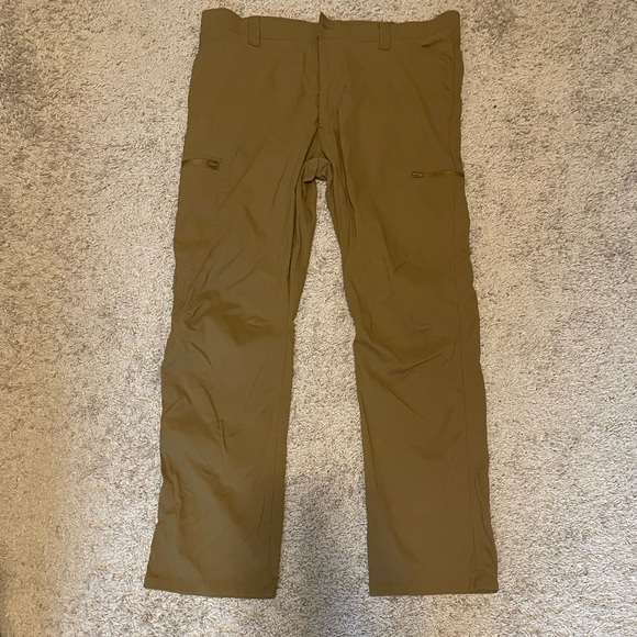 Mens “Wrangler” Golden-Brown Cargo Pants W/belt loops & button & zipper closures - Picture 4 of 9